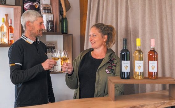 DOMAINE PARADISIO Domaine Paradisio à Dolus d'Oléron, Sylvain Tache et Sabrina Duchadeuil